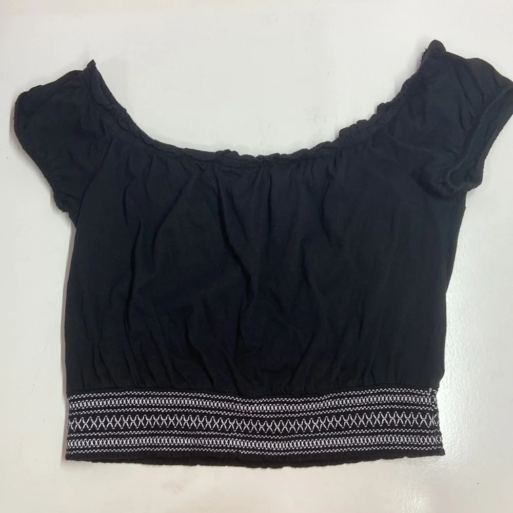 Hi! Selling a mustard and black crop top from Aeropostale (worn once only). - Picture 2 of 2
